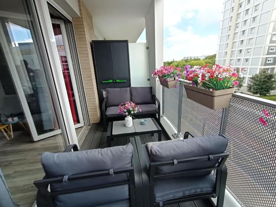 Appartement 4 Pieces - La Rose Des Yvelines - Classe 3 Etoiles Трап Екстер'єр фото