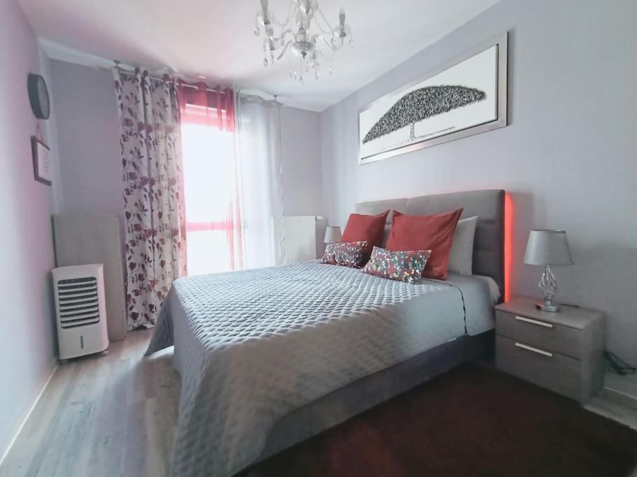 Appartement 4 Pieces - La Rose Des Yvelines - Classe 3 Etoiles Трап Екстер'єр фото