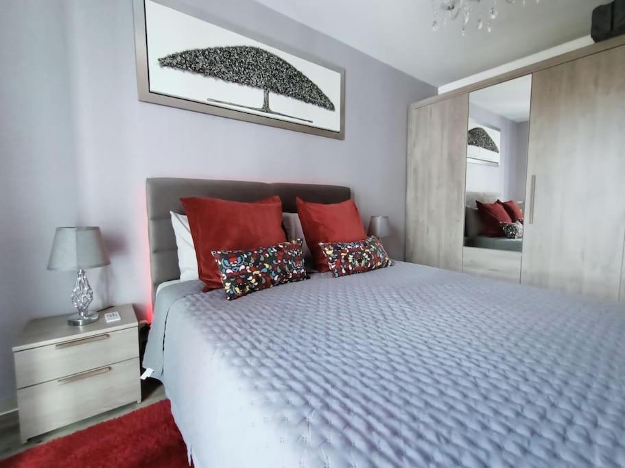 Appartement 4 Pieces - La Rose Des Yvelines - Classe 3 Etoiles Трап Екстер'єр фото