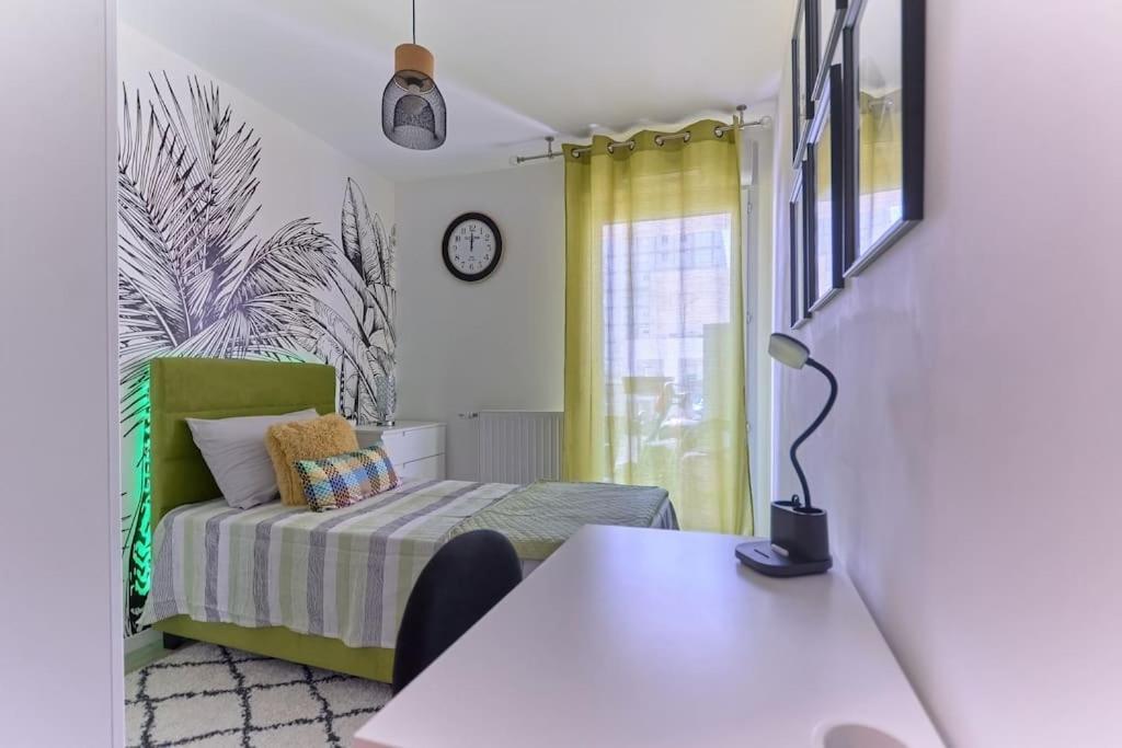 Appartement 4 Pieces - La Rose Des Yvelines - Classe 3 Etoiles Трап Екстер'єр фото