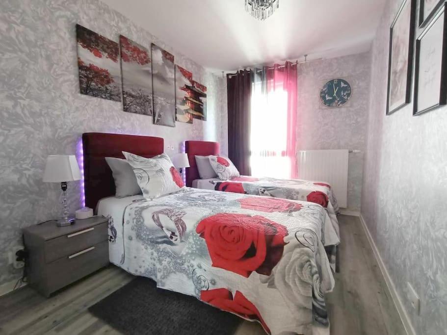 Appartement 4 Pieces - La Rose Des Yvelines - Classe 3 Etoiles Трап Екстер'єр фото