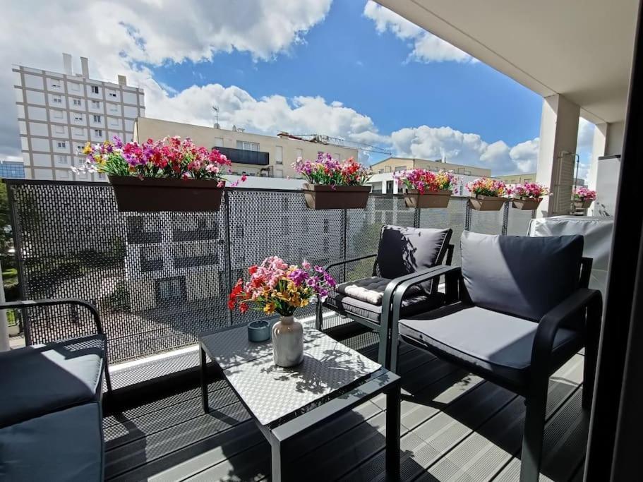 Appartement 4 Pieces - La Rose Des Yvelines - Classe 3 Etoiles Трап Екстер'єр фото
