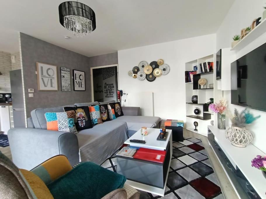 Appartement 4 Pieces - La Rose Des Yvelines - Classe 3 Etoiles Трап Екстер'єр фото