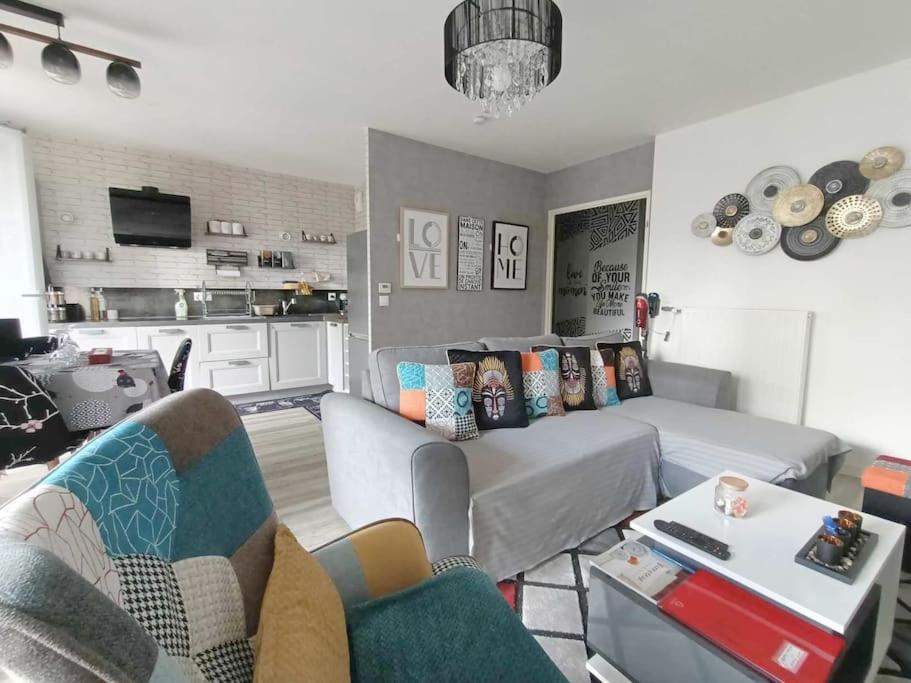 Appartement 4 Pieces - La Rose Des Yvelines - Classe 3 Etoiles Трап Екстер'єр фото