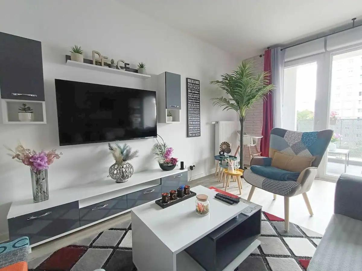 Appartement 4 Pieces - La Rose Des Yvelines - Classe 3 Etoiles Трап Екстер'єр фото